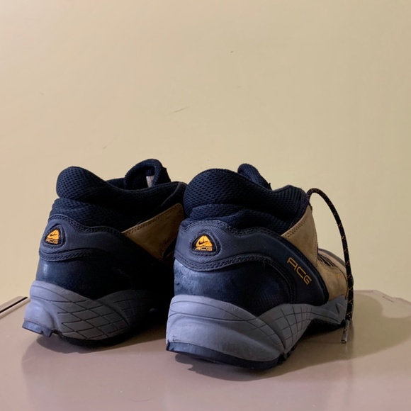 NIKE ACG HIKING SHOES  US9 GORE TEX VIBRAM SOLE  GREAT CONDITION - Picture 5 of 10